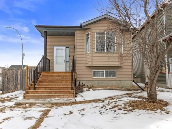 102 W Martin Crossing Grv NE, Calgary, AB T3J 3M5