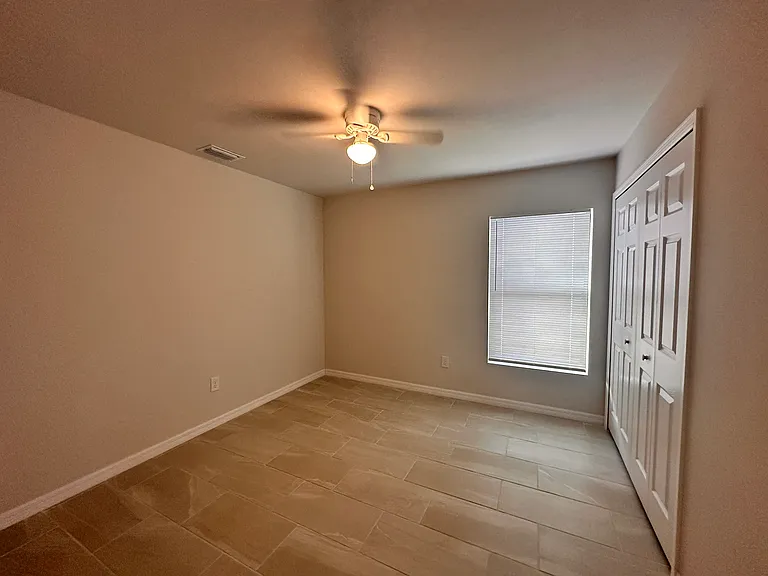 1421 NE 8th Pl — Photo 17