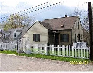 2400 W Main St photo 1