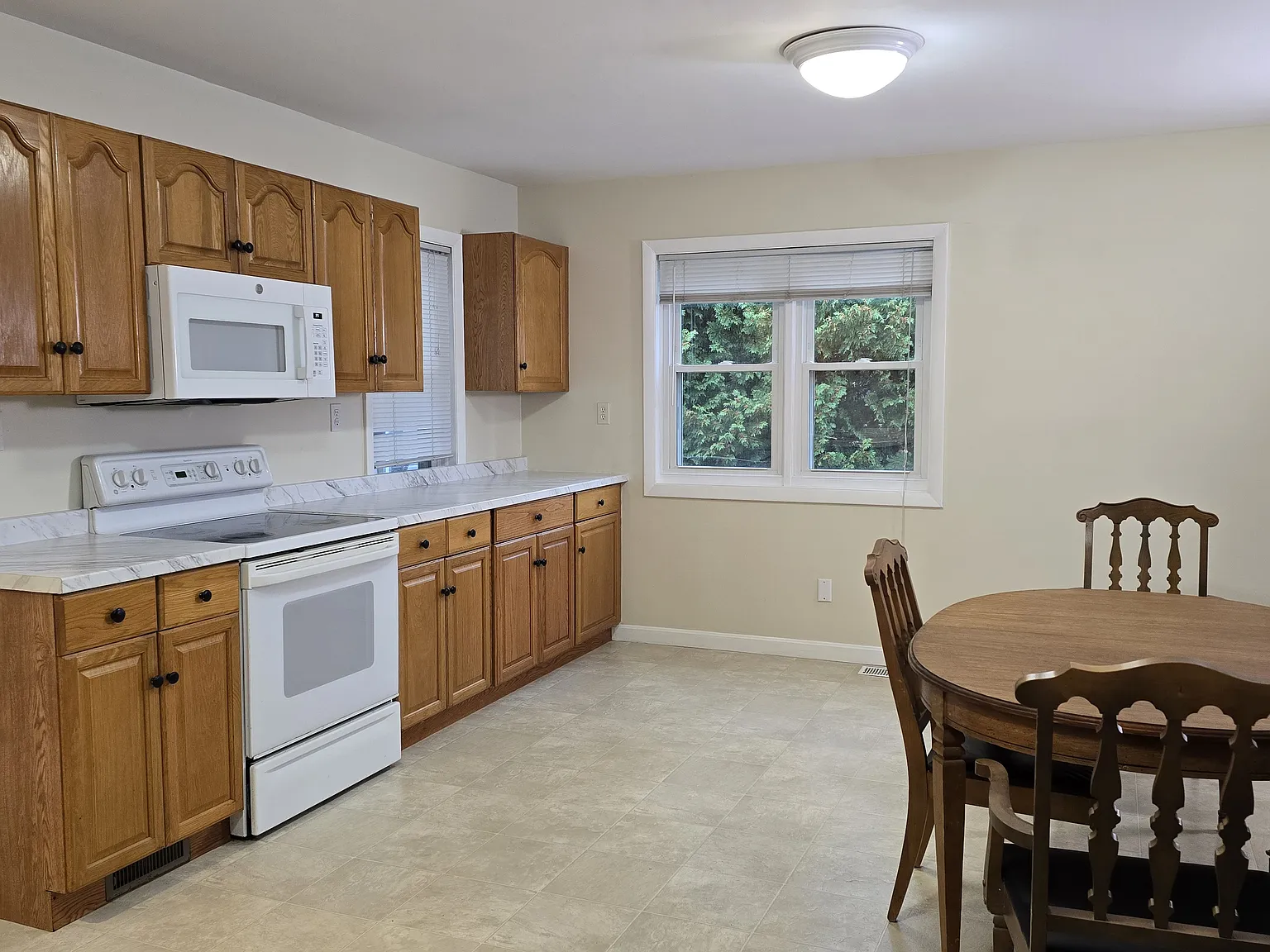 3 bed, 1.5 bath, 1512 sqft, $2,850 — Photo 3
