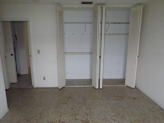 3rd image of 2604 Dudley Dr E