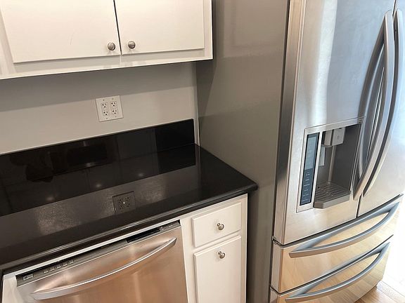 3rd image of 606 Parkman Ave APT 3