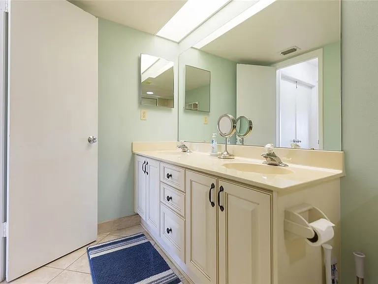 6080 Bahia Del Mar Cir #113 — Photo 24