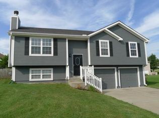 1702 Clear Creek Dr, Kearney, MO 64060