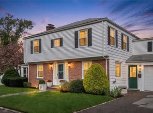 15 Elmsgate Way, Rumford, RI 02916