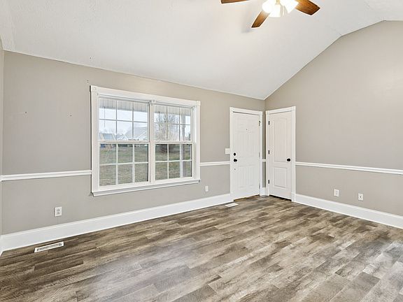 4th image of 106 Hereford Ct