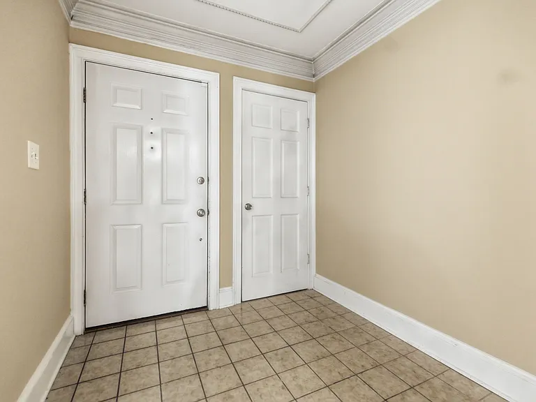 320 Forestgate Ct — Photo 3