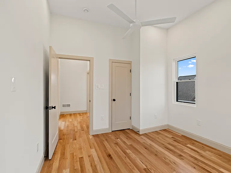 20 E Oakland Ave E — Photo 27