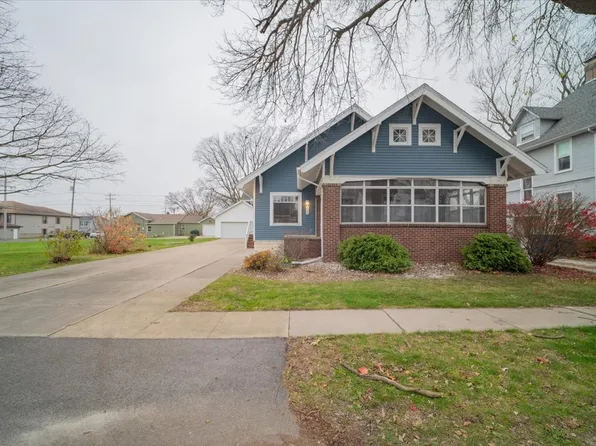 204 N Pine St, Lexington, IL 61753
