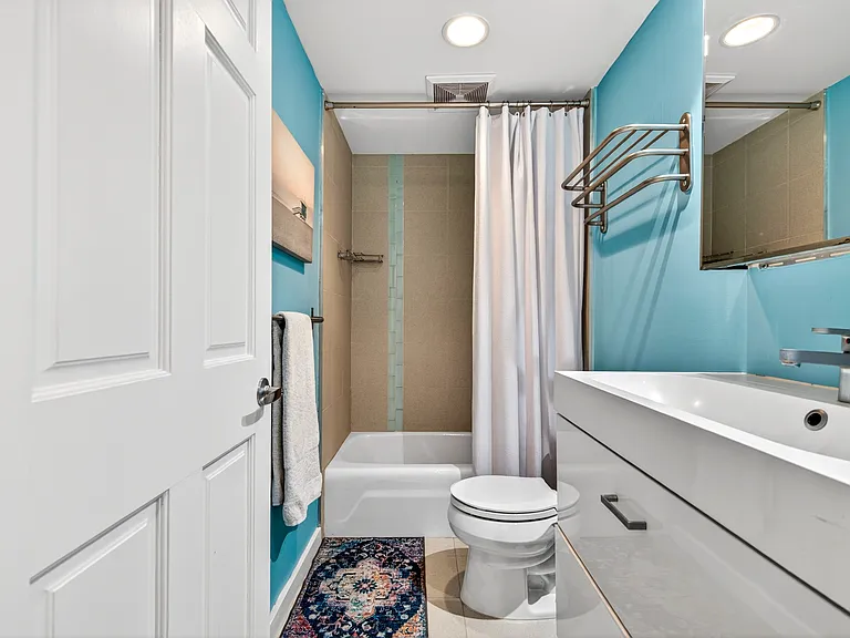 4302 Ocean View Dr — Photo 36