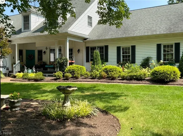 17616 Stockton Ln, Chagrin Falls, OH 44023