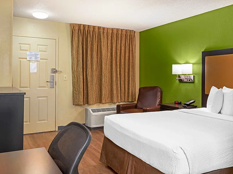 Studio Suite - 1 Queen Bed