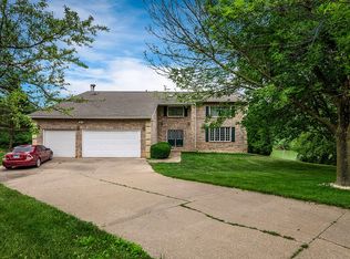 1246 Island View Dr, Sherrard, IL 61281