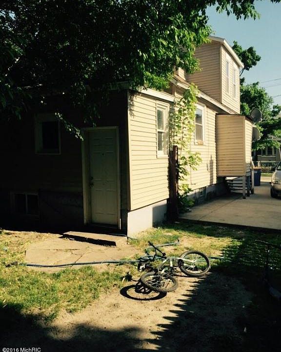 2nd image of 643 Crofton St SW