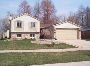 22395 Cherrylawn Dr, Brownstown, MI 48134
