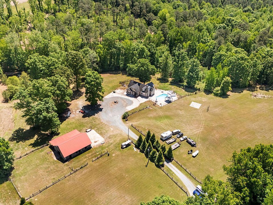 1st image of 435 Thomas Way