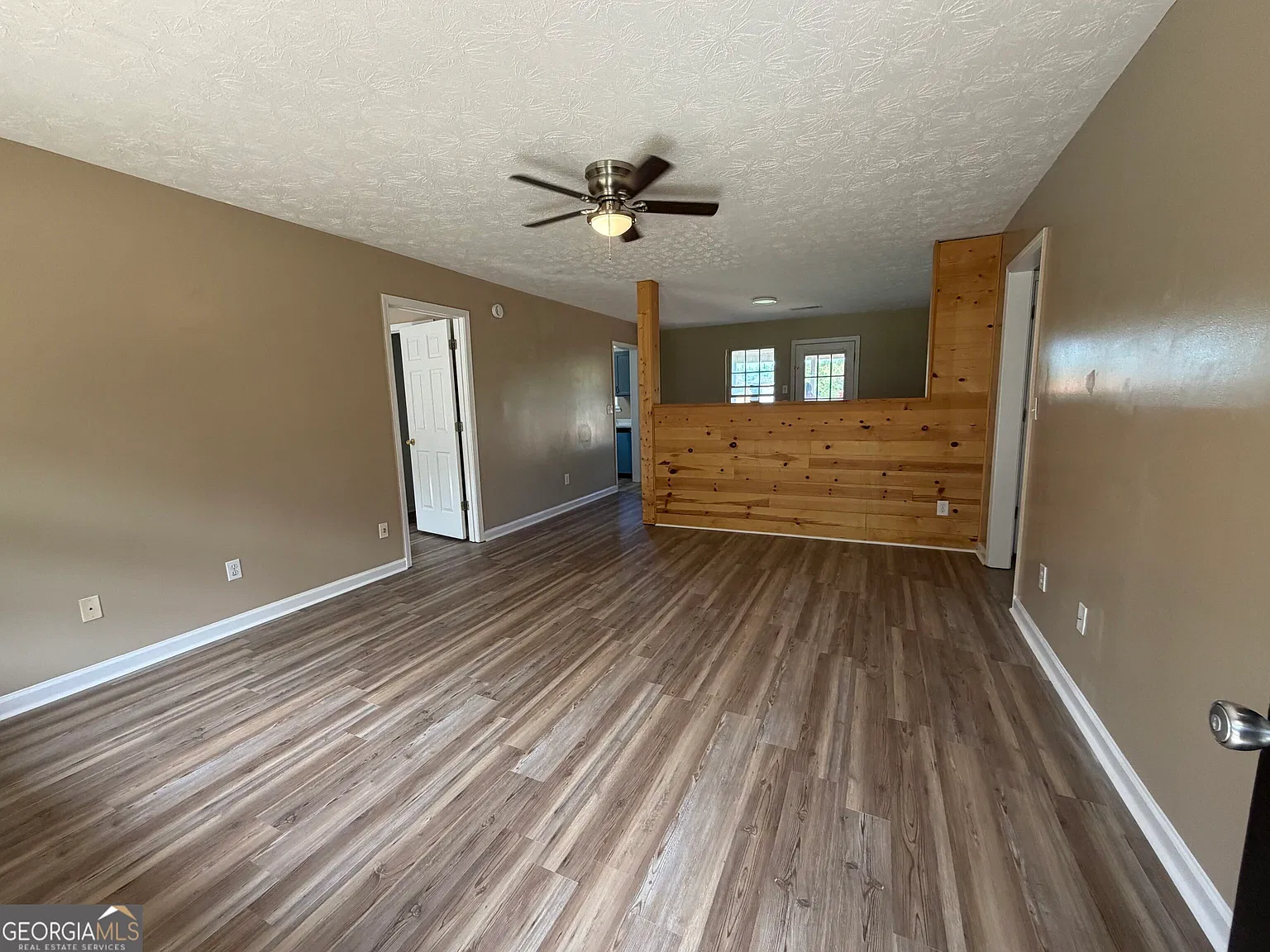 3 bed, 2.0 bath, 1348 sqft, $1,800 — Photo 2