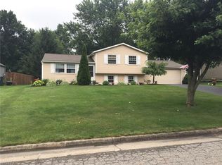 1275 Cedarwood Dr, Mineral Ridge, OH