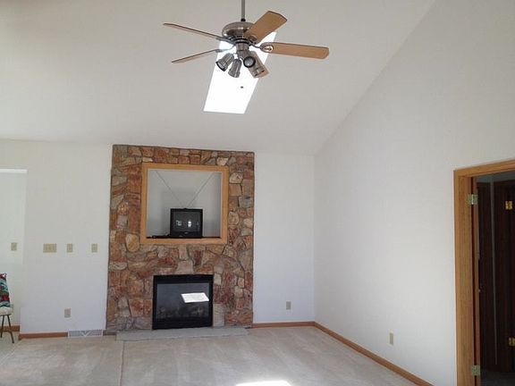 Great Room w/Fireplace