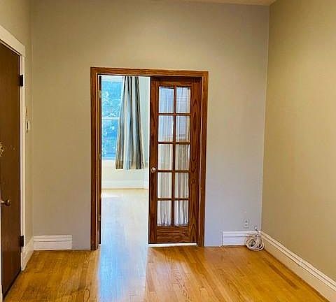 5th image of 604 W Arlington Pl #2