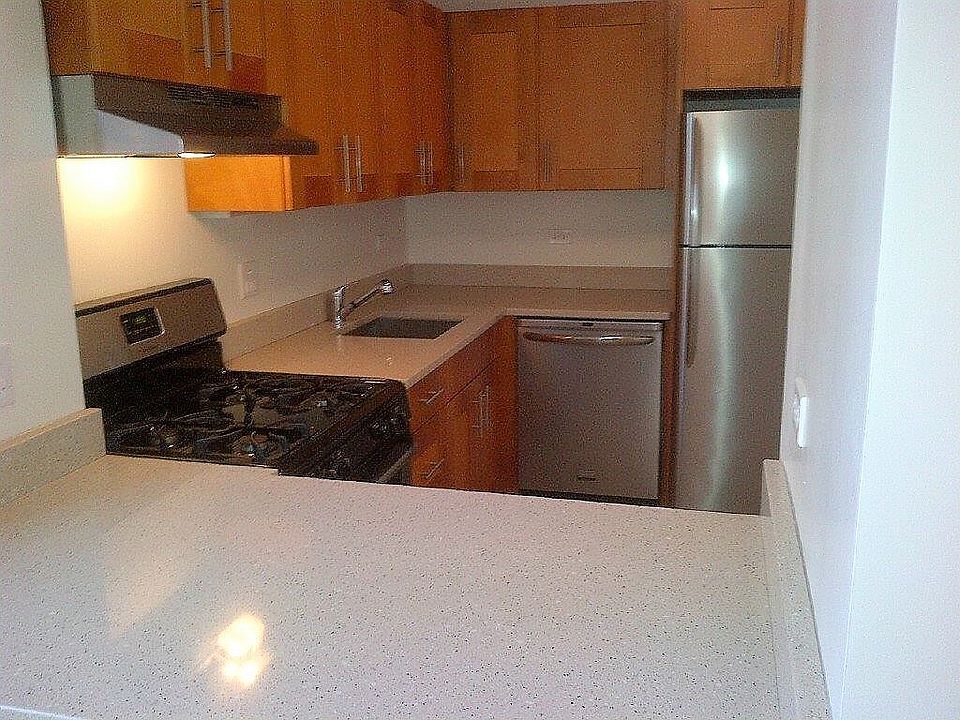 1st image of 2552 Crescent St