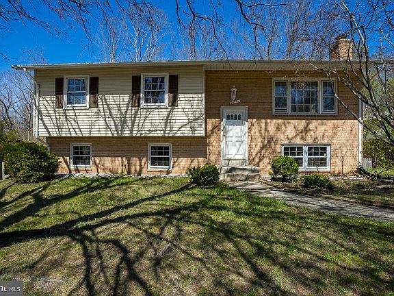 3rd image of 2214 Windjammer Dr