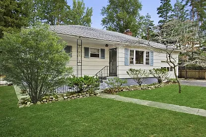 Bay View Dr W