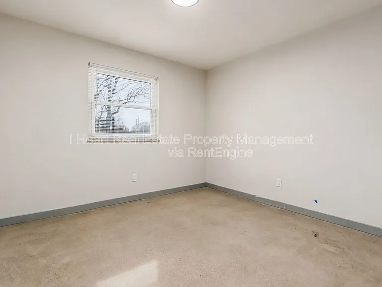 2085 W Broad St #209 — Photo 13