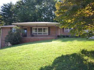 391 Wayside Ln, Hendersonville, NC 28792