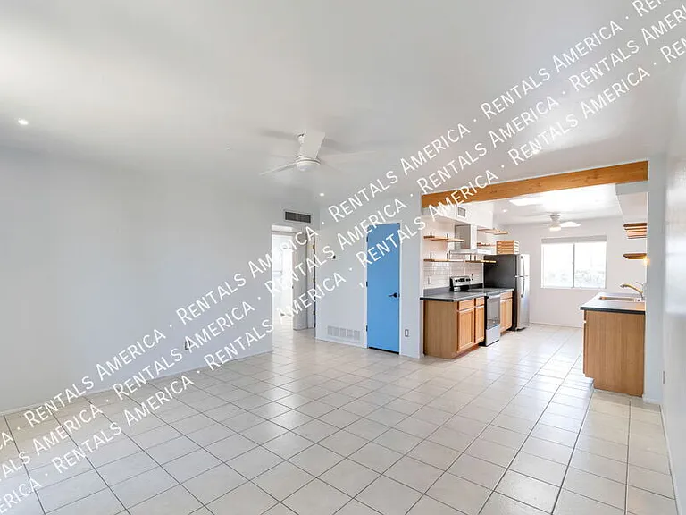 654 N Richey Blvd — Photo 2