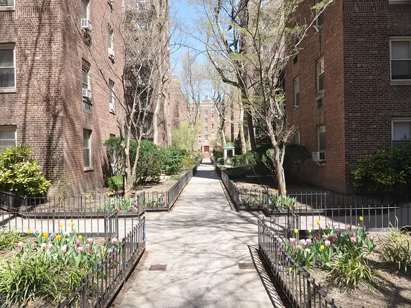 48-10 43rd St #3G, Queens, NY 11377