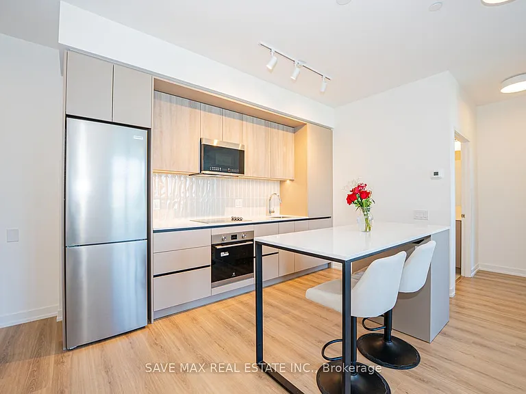2485 Eglinton Ave W #402 — Photo 11