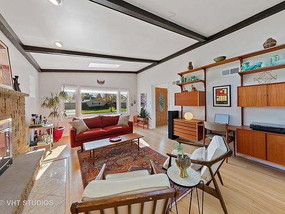 4th image of 1144 Community Dr