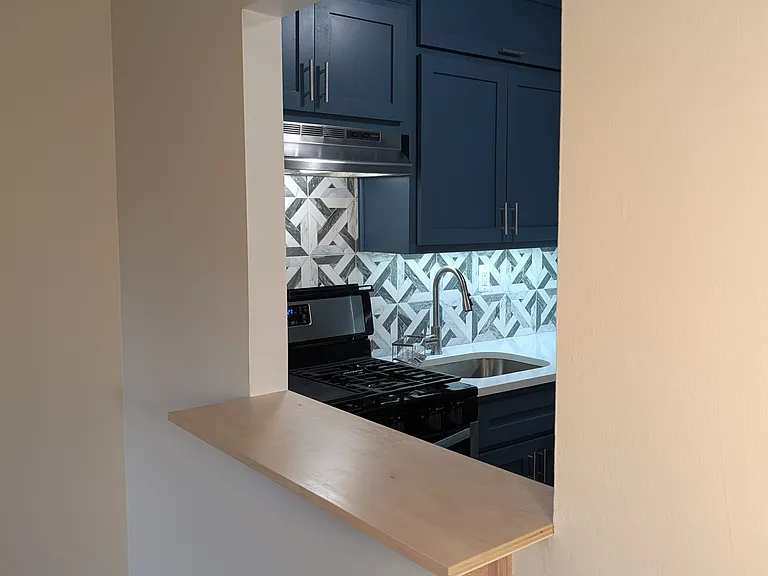 470 Halstead Ave #2S — Photo 3