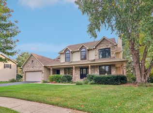 704 Greenbrier Ct, North Aurora, IL 60542