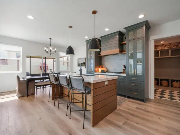 2049 S Roan Ave, Saratoga Springs, UT 84045