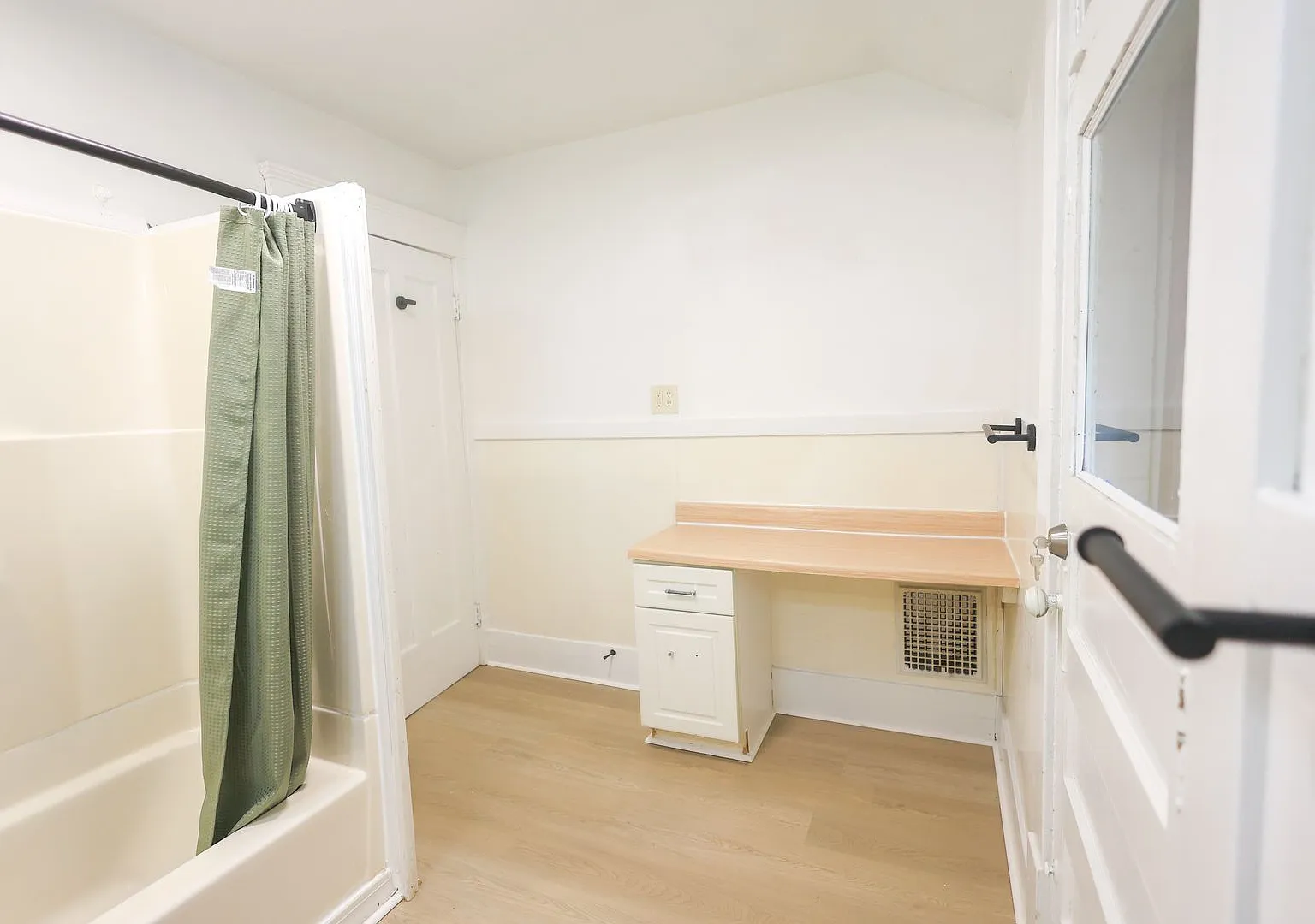 Welcome to 1119 W 11th Street, Lorain! — Photo 3