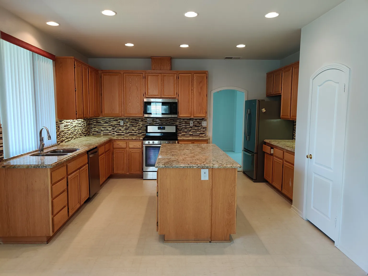 5 bed, 3453 sqft, $3,695 — Photo 3