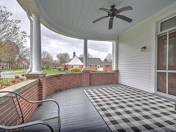 4th image of 822 Georgia Ave