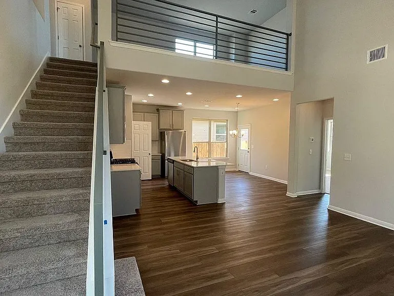 105 Durmont Pass — Photo 2