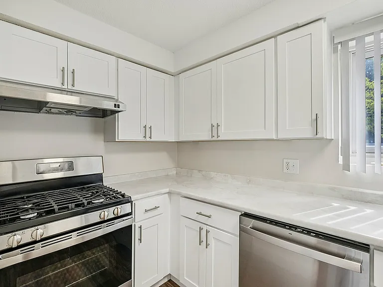 13-web-or-mls-Park St-S1807-013