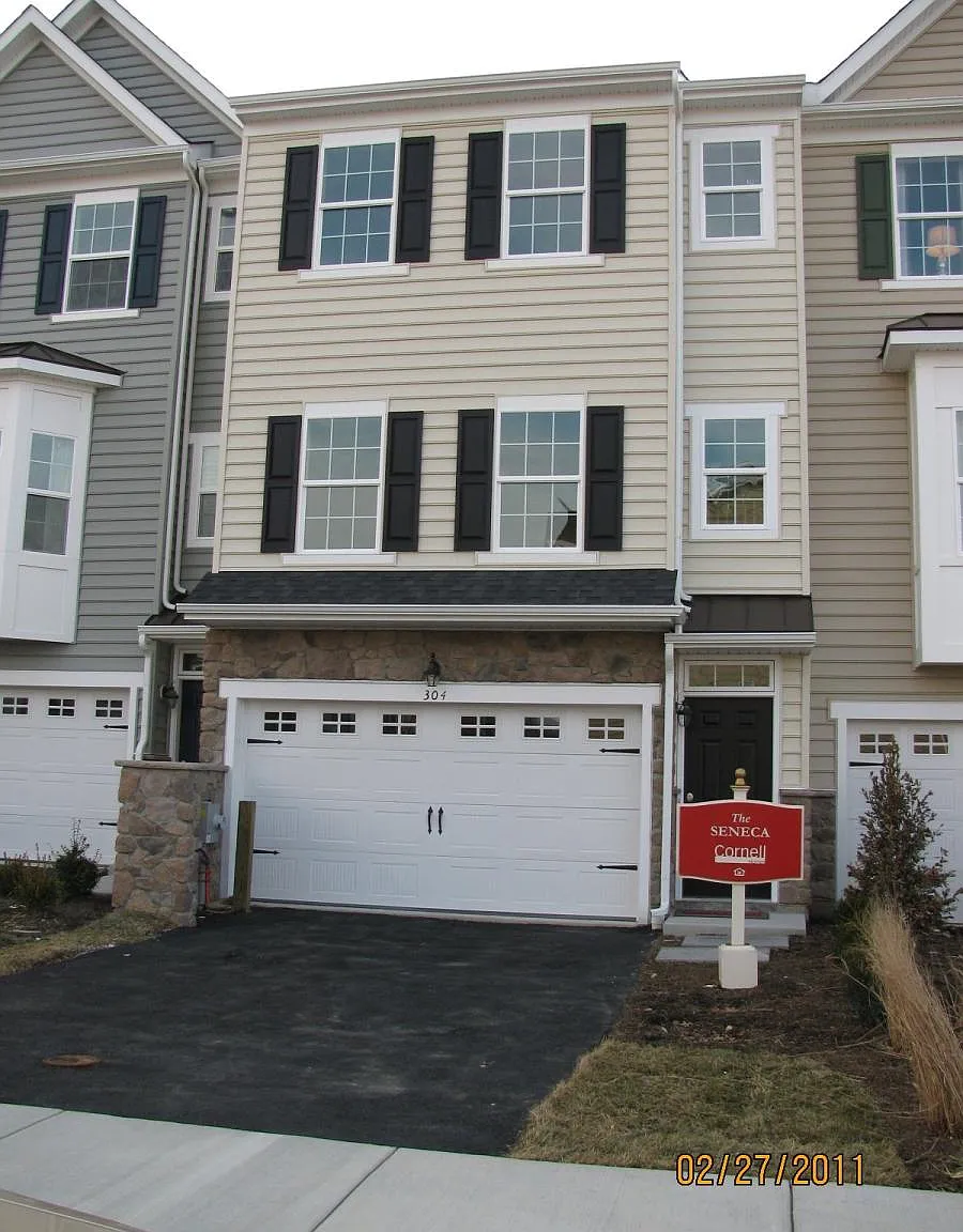 4 bed, 3.5 bath, 2100 sqft, $2,775 — Photo 1