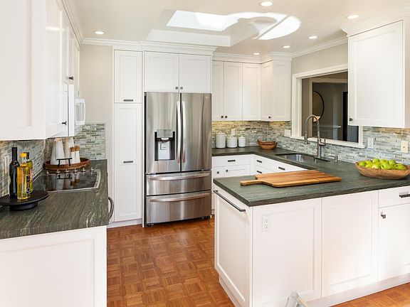 4th image of 71 Bay Tree Ln