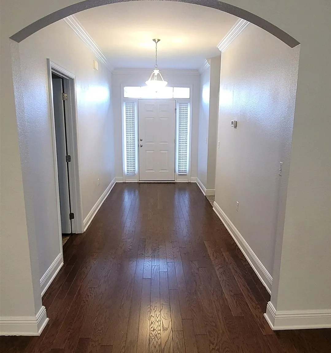 3 bed, 2.0 bath, 1790 sqft, $2,400 — Photo 2