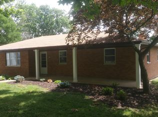 604 Clover Dr, Lebanon, IL 62254