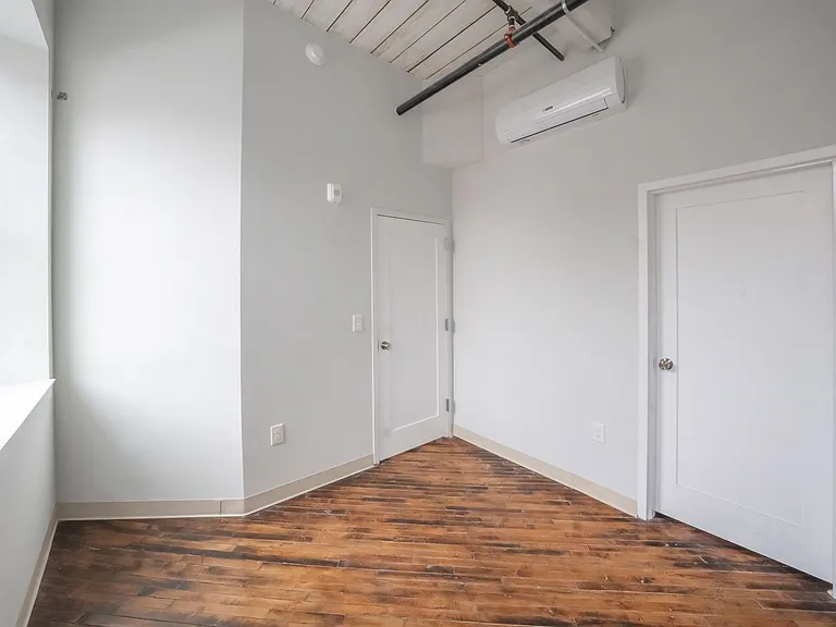 Multi-family building - Center City — Photo 15
