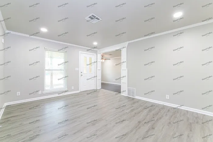 806 S Meadow Ln — Photo 6