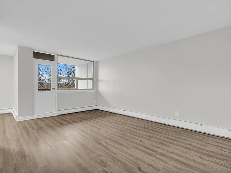 3189 King St E — Photo 37