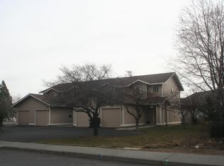 1040 NE Savannah Dr APT 3, Bend, OR 97701