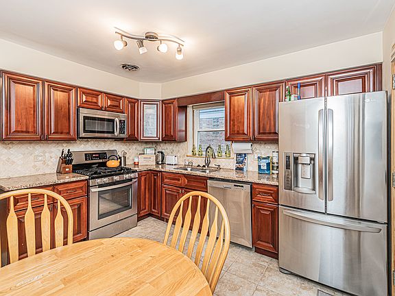 4th image of 5845 N Elston Ave